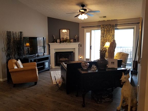 4th image of 210 Carrington Pl #309
