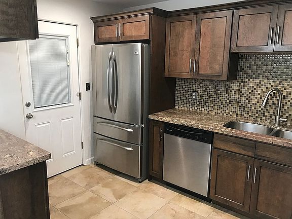 5th image of 3249 E Bellevue St