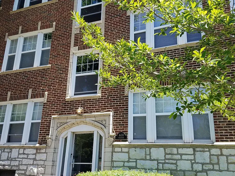 4433 Pershing Ave — Photo 9