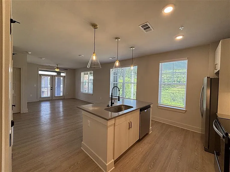 District on the Etowah Apartments — Photo 972