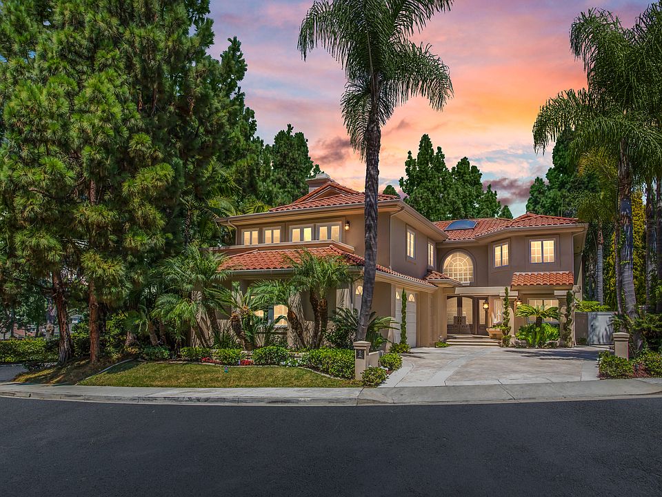 *only some of furnishings in pictures are available