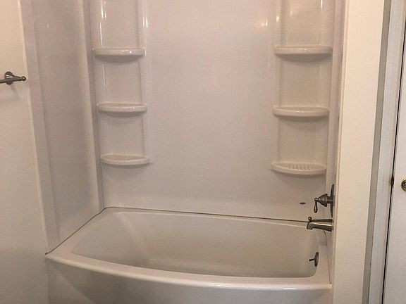 5th image of 38 Dovetree Dr