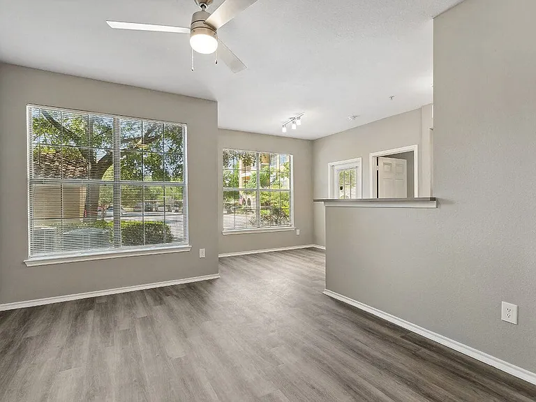 The Sorento Apartments — Photo 8