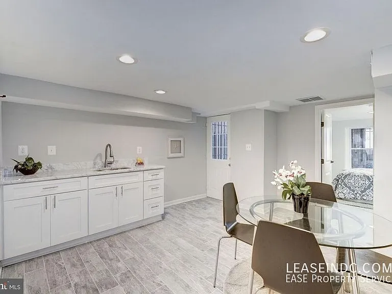 2129 4th St NE — Photo 26