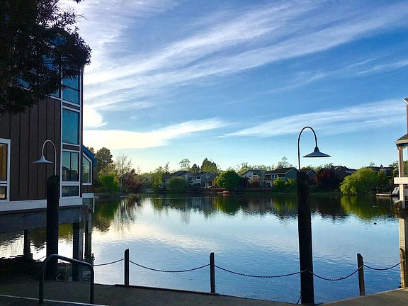 Over the water restaurants at Harbor Bay Landing