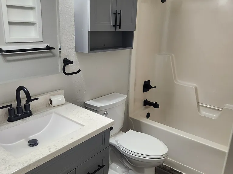 525 S Edwards St #525 — Photo 5