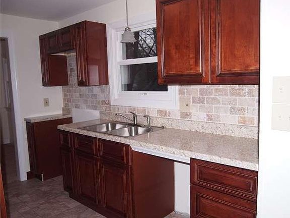 4th image of 3803 Bonnyview Rd