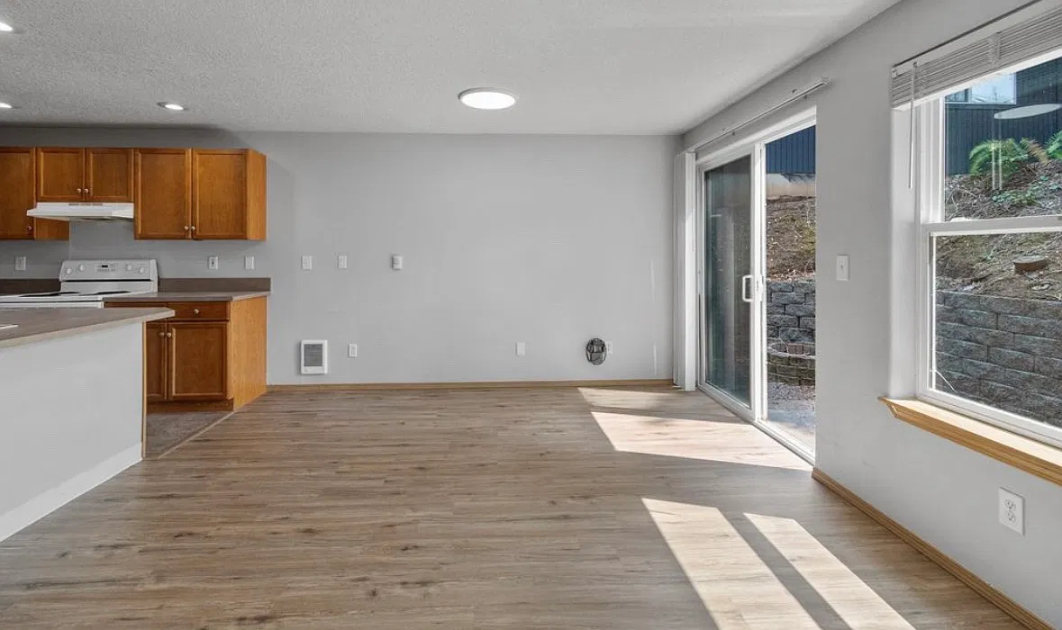 2 bed, 2.5 bath, 1129 sqft, $2,200 — Photo 3