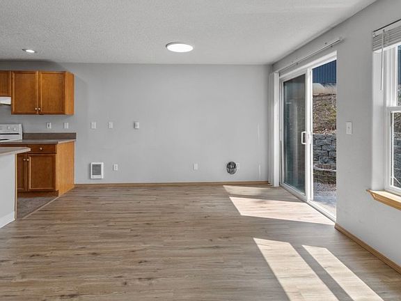 3rd image of 39344 Hood St #2