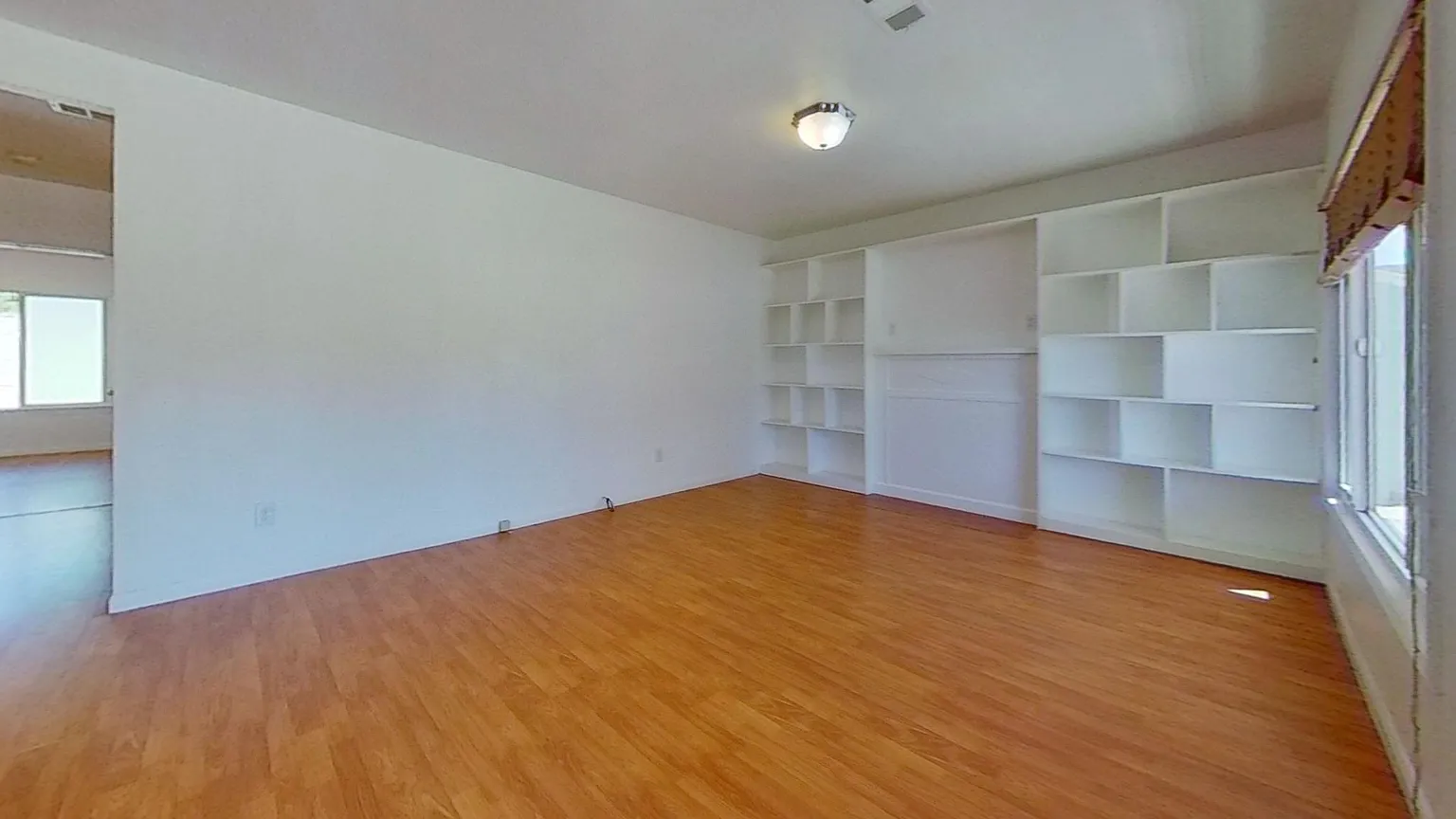 1136 Minerva St photo 1