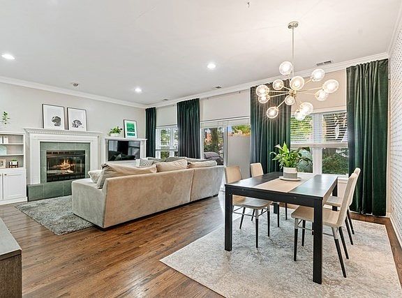 2nd image of 2422 W Gunnison St APT 1