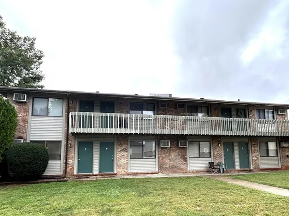 8 N 45th St, Belleville, IL 62226