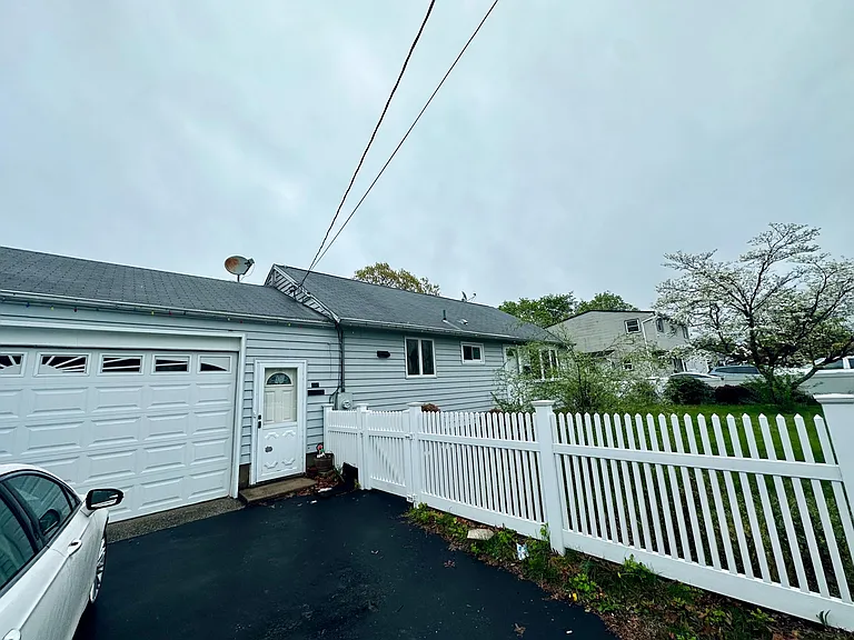214 Mark Tree Rd — Photo 2