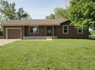 827 Quail Ridge Rd, Peculiar, MO 64078