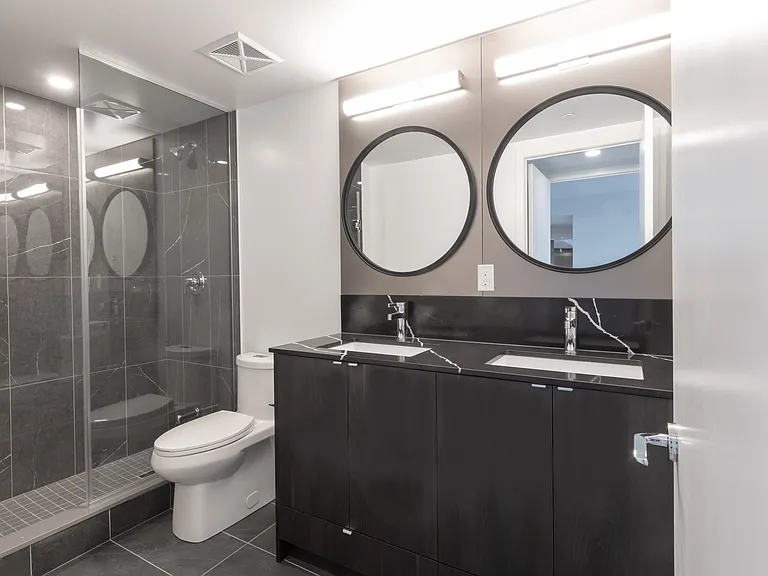 771 Yonge St — Photo 9