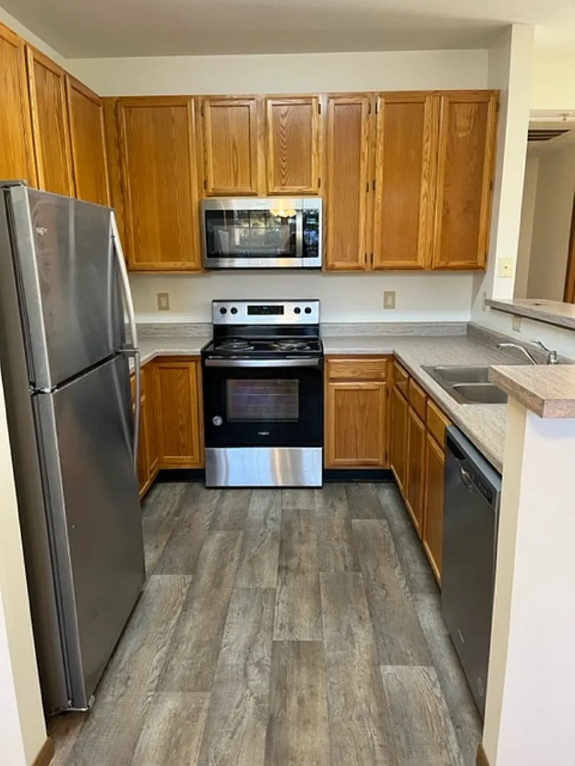 Hollow Creek IV Apartments — Photo 1