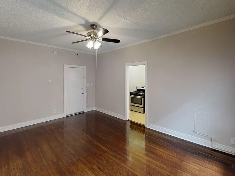 CT2 - Catalina Apts — Photo 24