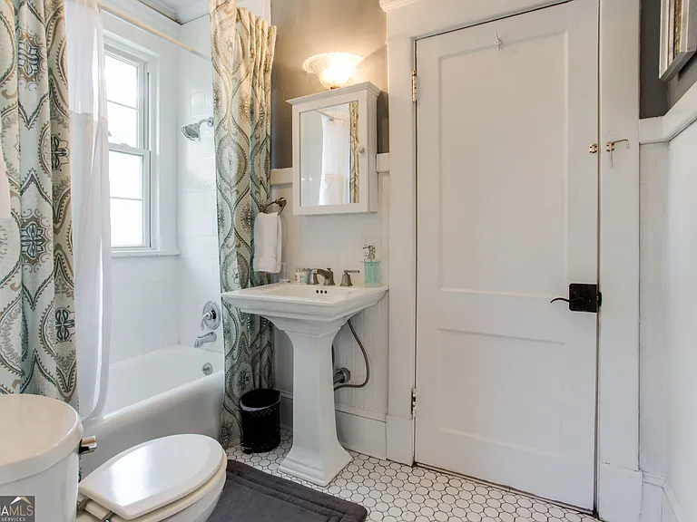 524 Seminole Ave NE — Photo 44