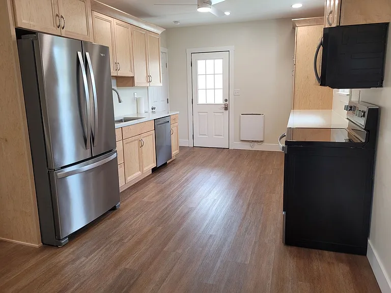 21 E Maple St — Photo 9