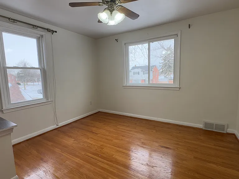 18270 Spring Ct S — Photo 15