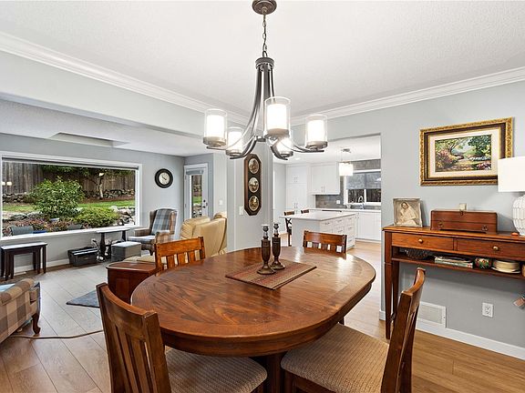 5th image of 4938 Hartwig Cres