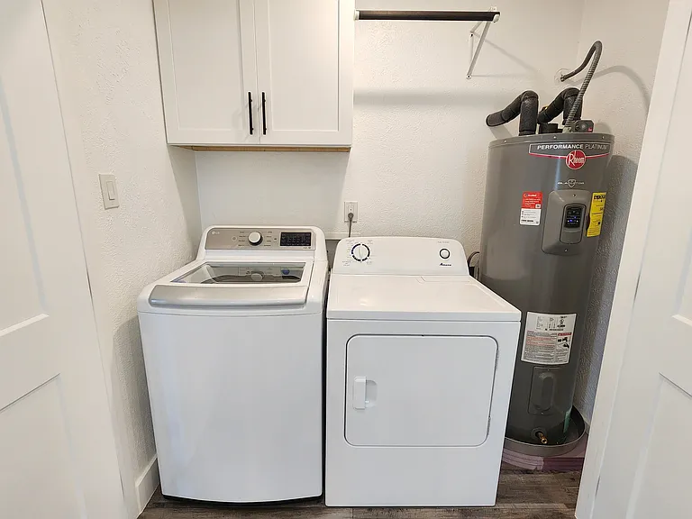 washer & dryer included