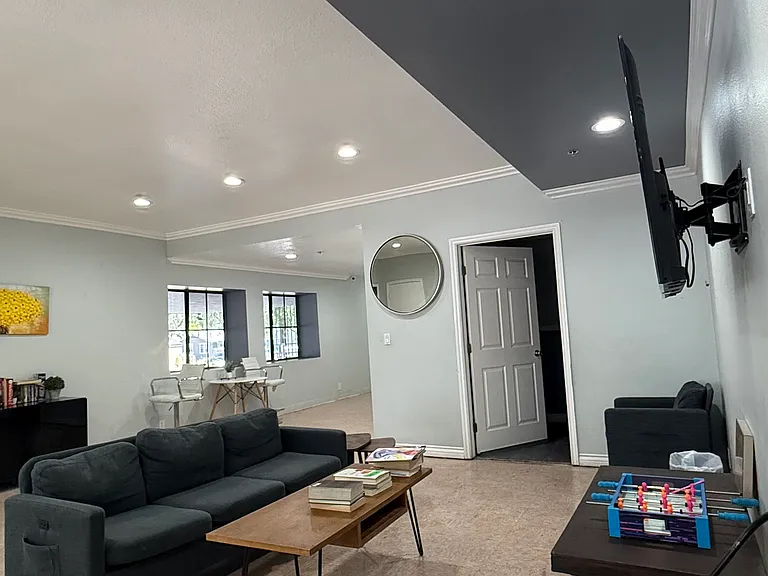 720 W 4th St #409 — Photo 26