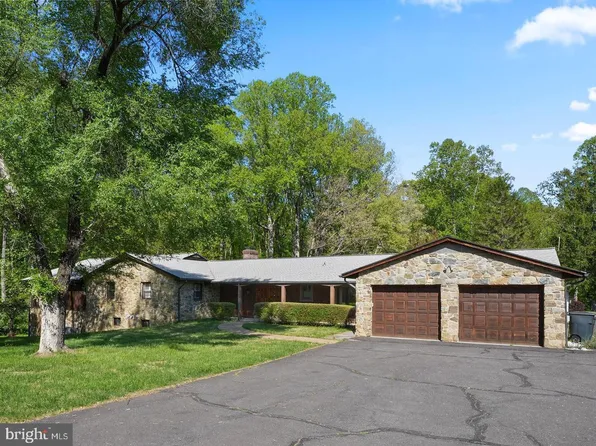 6713 Briarcroft St, Clifton, VA 20124