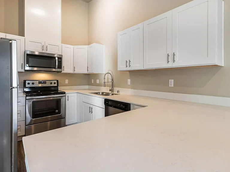 Norpoint Landing Apartments — Photo 9