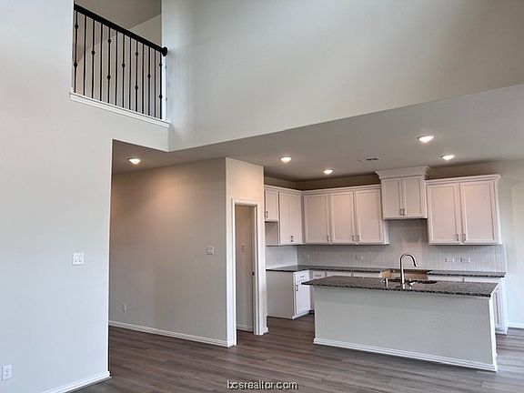 3rd image of 6317 Promenade Dr