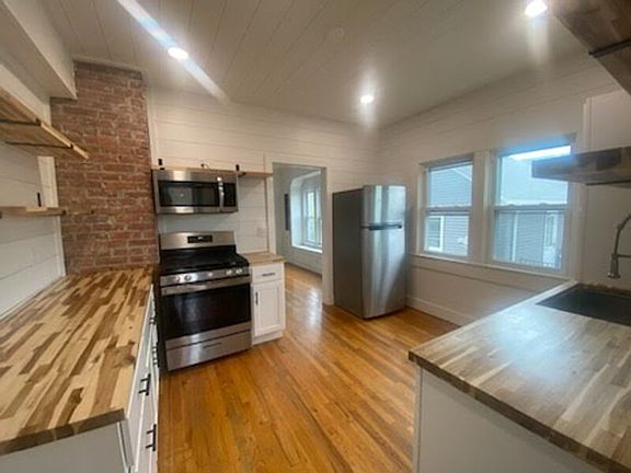 2nd image of 2173 Wyandotte Ave #2