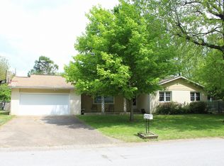 1707 W Colonial Dr, Carbondale, IL 62901