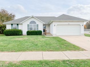 704 N Cottonwood Ave, Republic, MO 65738