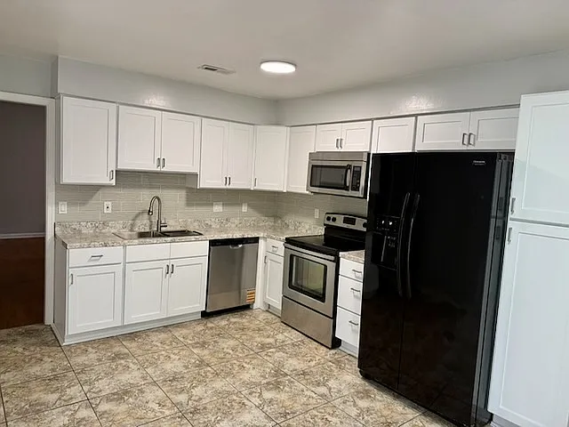 3 bed, 1400 sqft, $2,390 — Photo 3