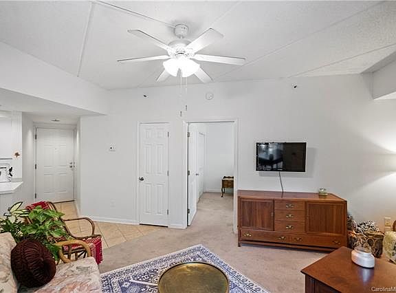 5th image of 211 Heritage Blvd Suite 306