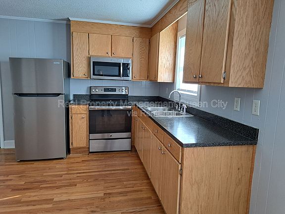 2nd image of 112 Miller St
