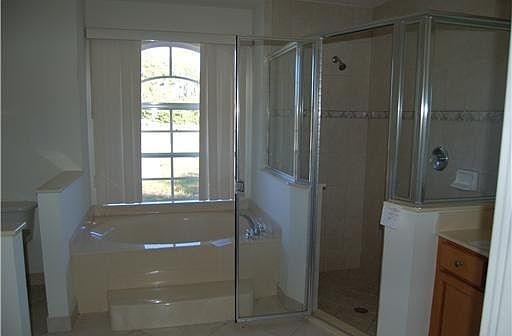 2nd image of 2326 SW Savage Blvd