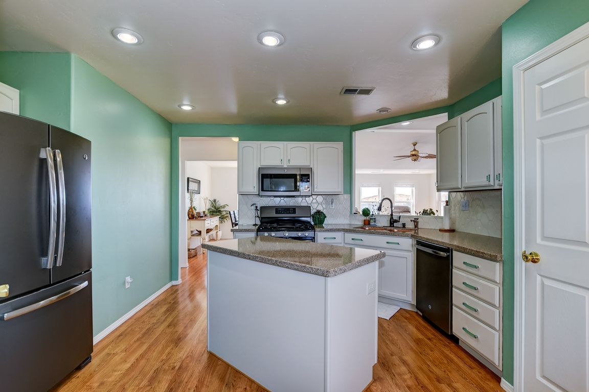 013_Island Kitchen
