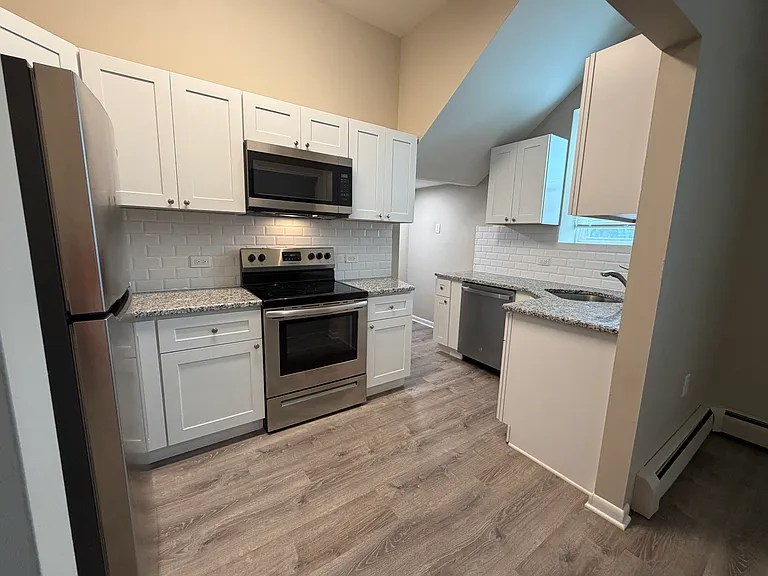 615 Summit St #2 — Photo 4