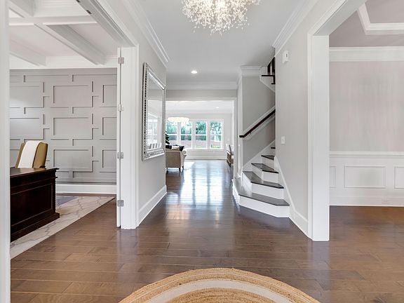 5th image of 2128 Vandiver Way