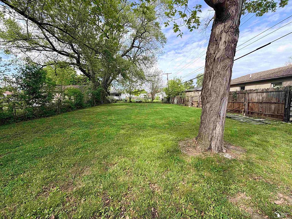 2nd image of 2042 Cloverdale Dr