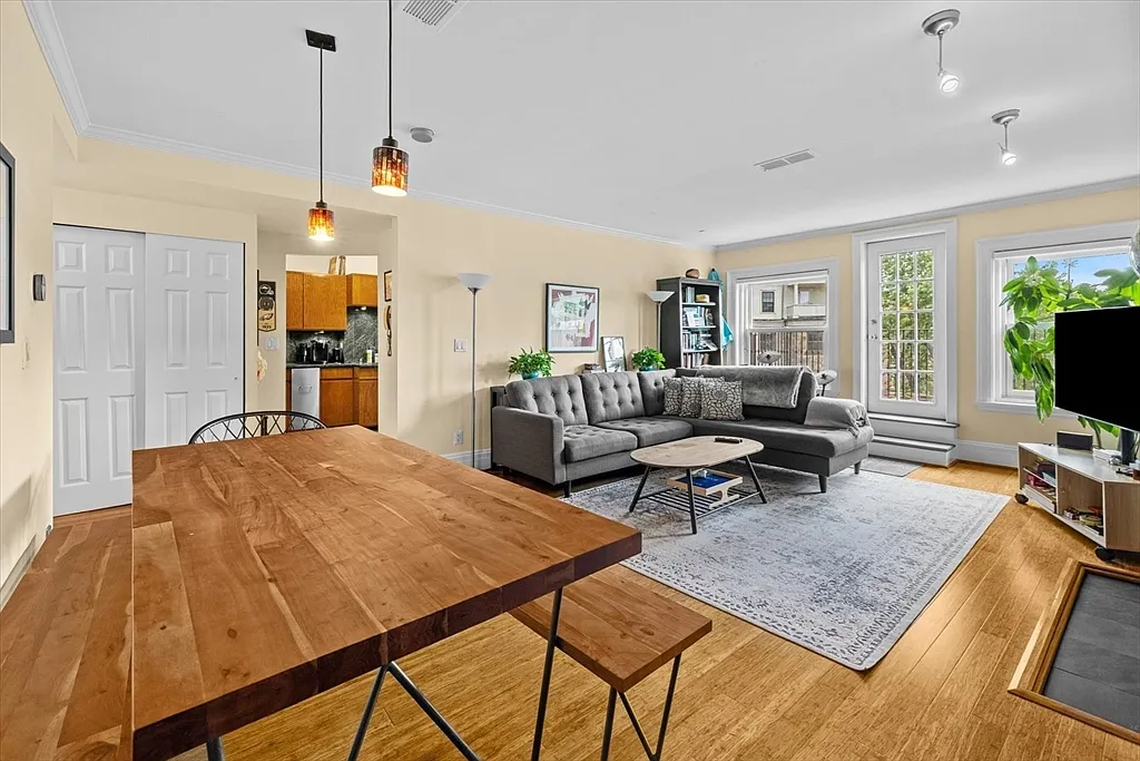 3 bed, 2.5 bath, 1882 sqft, $6,500 — Photo 4