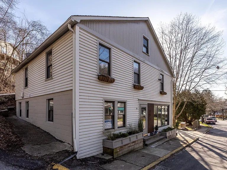 850 Nevin Ave — Photo 2