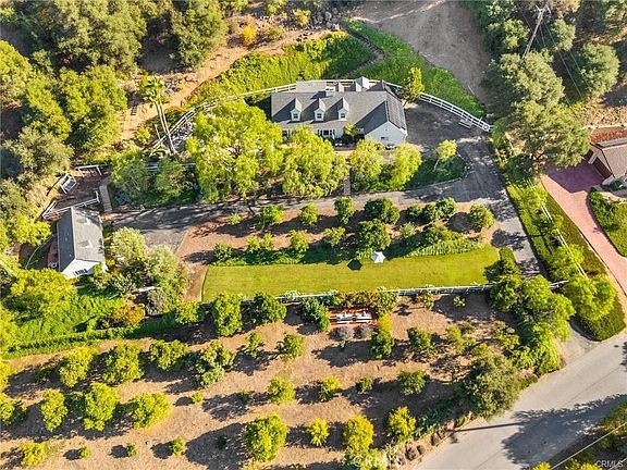 2nd image of 3945 Pala Mesa Dr