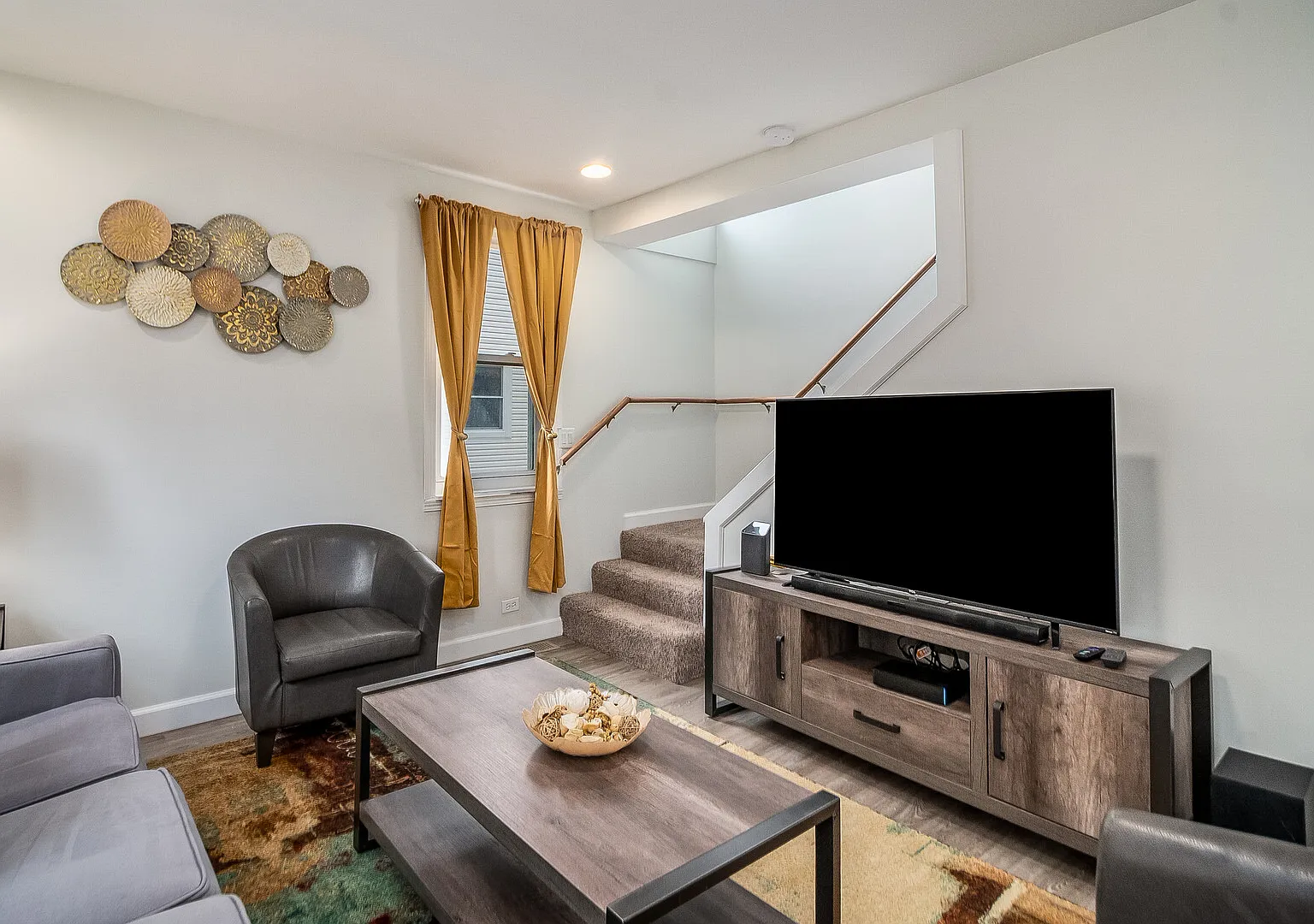 Villa Park Rental - W School St — Photo 1