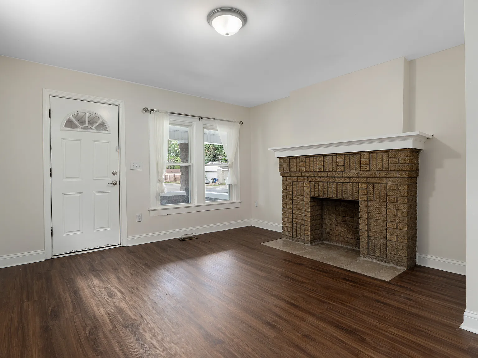 3 bed, 1.5 bath, 1176 sqft, $1,600 — Photo 4