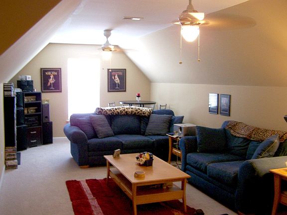 Large bonus room for entertainment