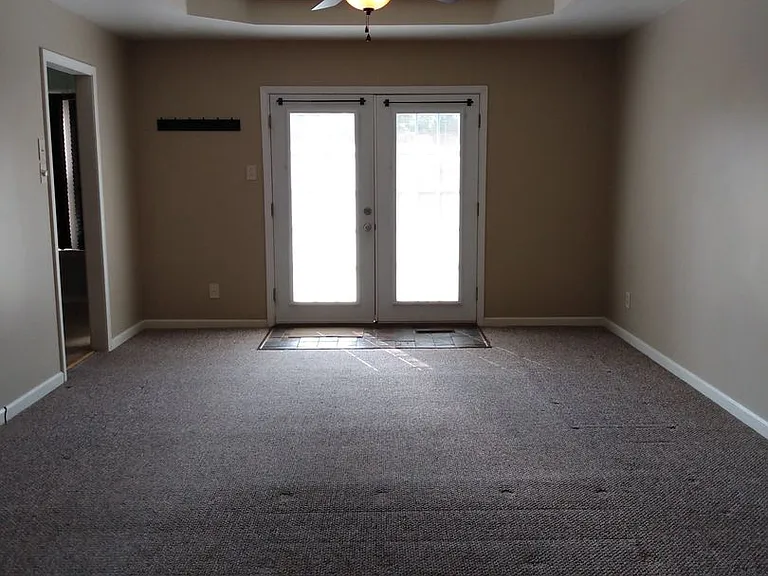 2640 Holt Ln — Photo 5