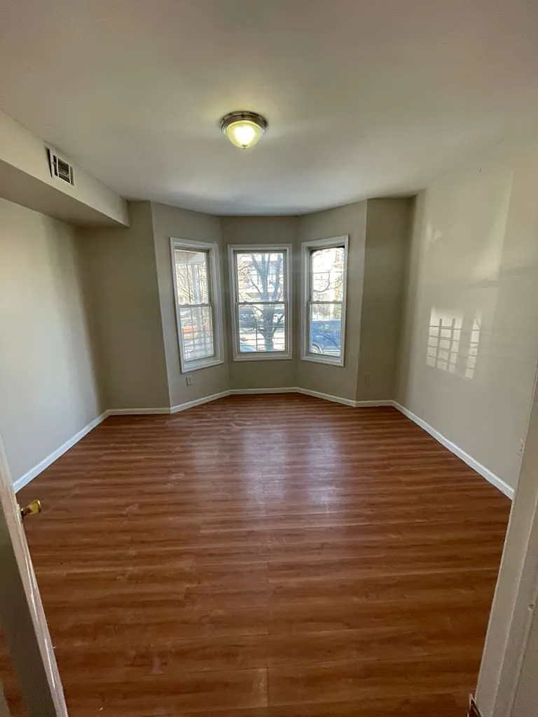 3 bed, $1,700 — Photo 3
