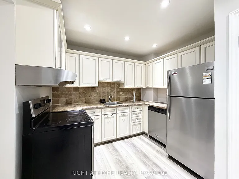 1010 Glen St #91 — Photo 4